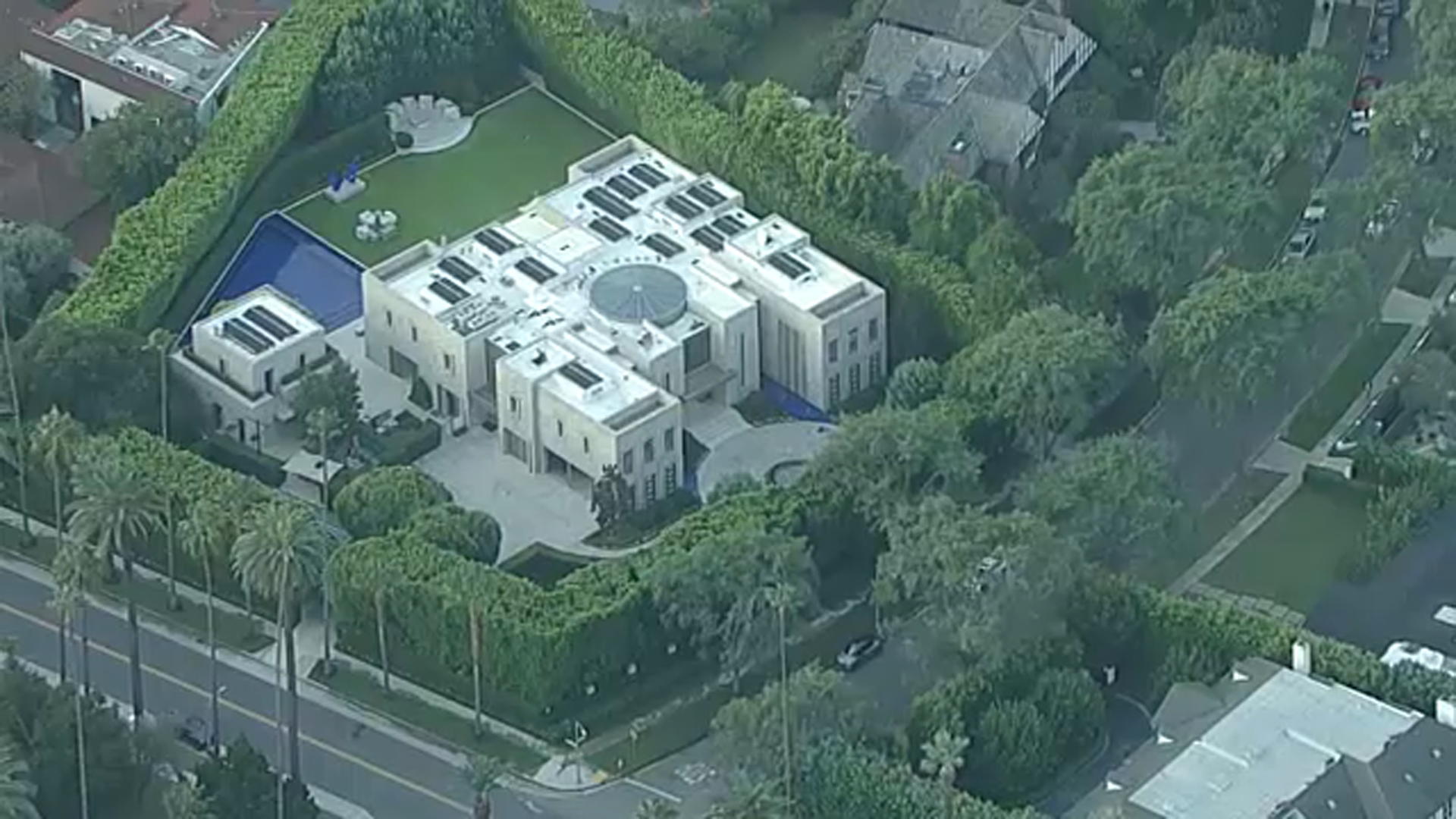 FBI serves search warrant tied to Eric Swalwell investigation at mansion in Beverly Hills
       — WABC-TV Eyewitness News (ABC7 NY)