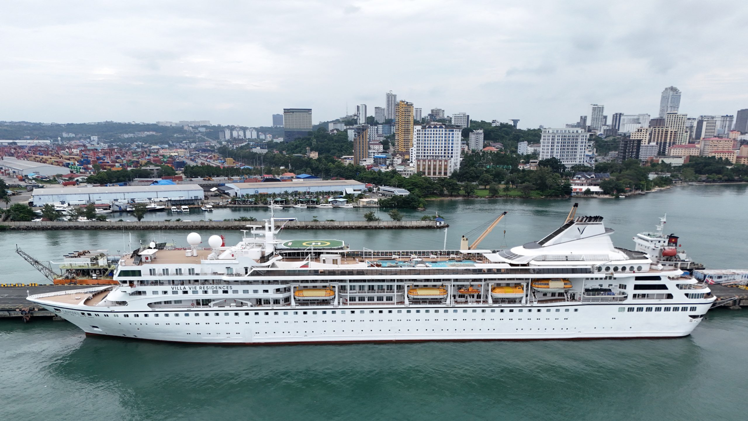 US cruise ship strands over 200 passengers because it can't afford fuel — Patchogue Community news