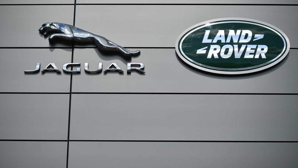 Jaguar recalls over 93K Range Rovers due to water pooling around rearview camera — FOX 5 NY (WNYW)